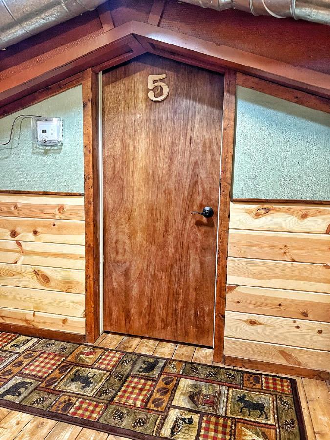 The Lodge At Devils Tower Екстериор снимка