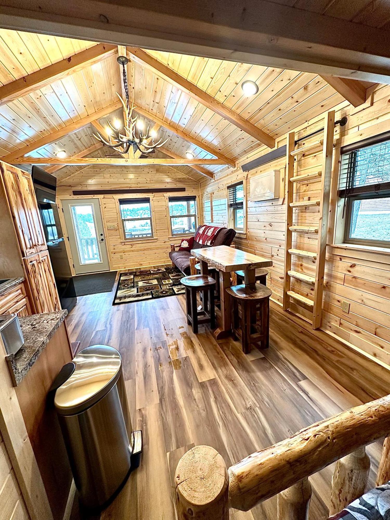 The Lodge At Devils Tower Екстериор снимка