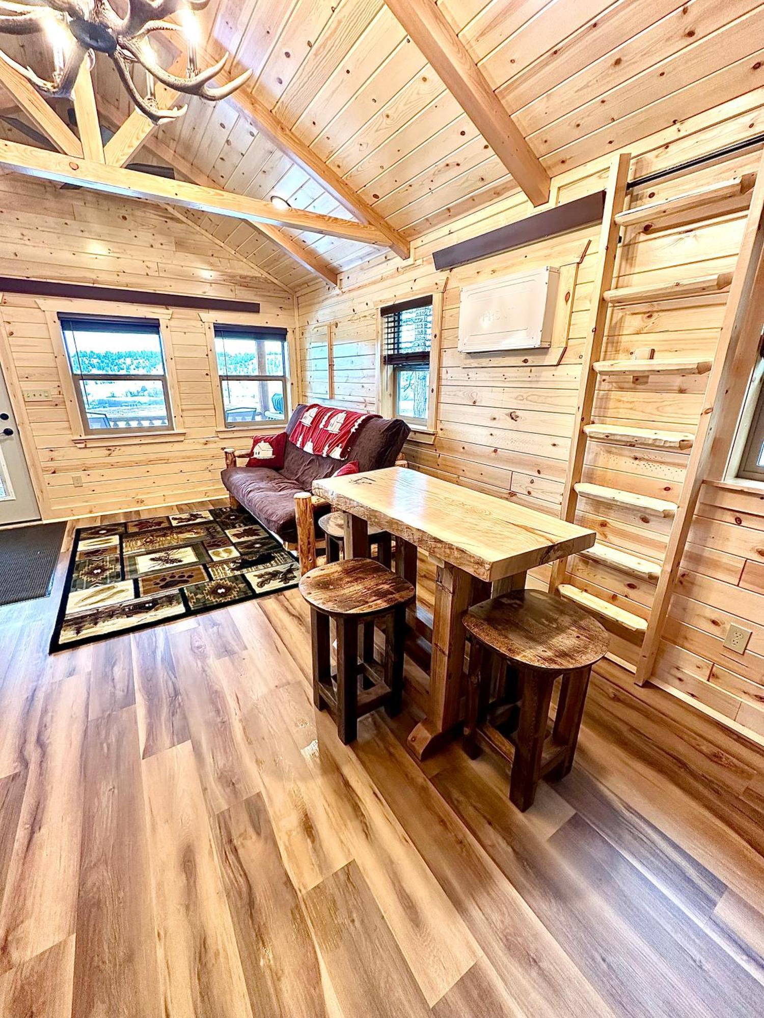 The Lodge At Devils Tower Екстериор снимка