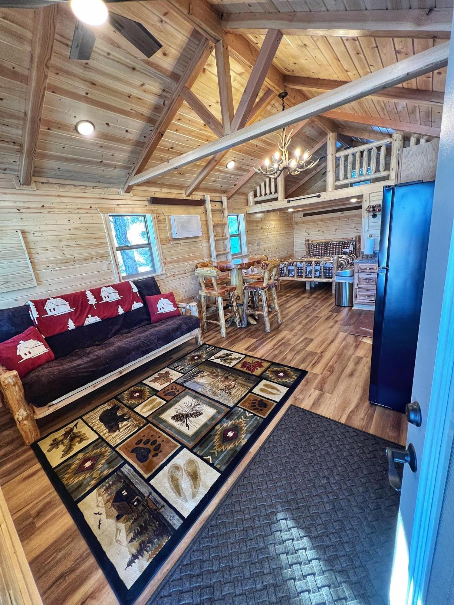 The Lodge At Devils Tower Екстериор снимка